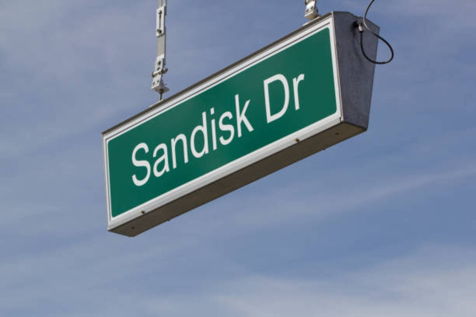seekingalpha.com - Steven Cress - Sandisk Surges: Top Industry-Leading Value Stocks