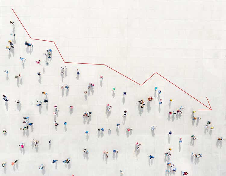 Crowd from above forming a falling chart