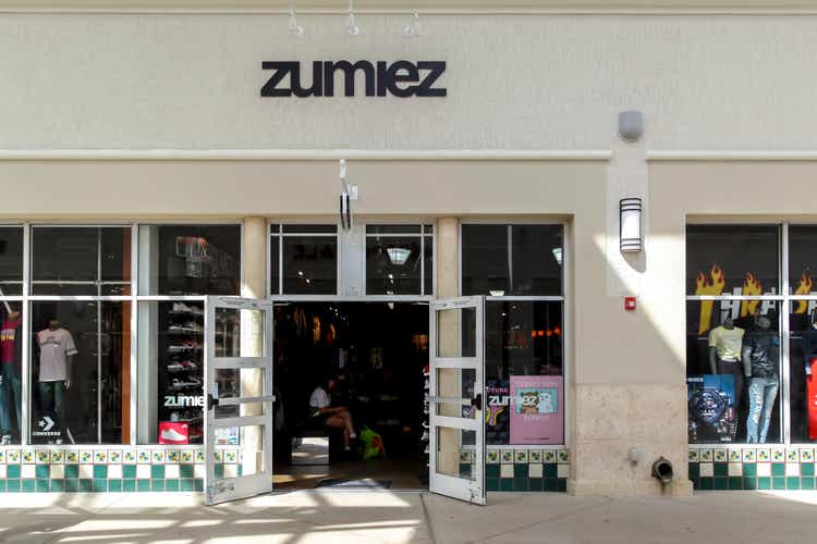 Zumiez store in Orlando, Florida, USA. Zumiez Inc. is an American specialty clothing store.