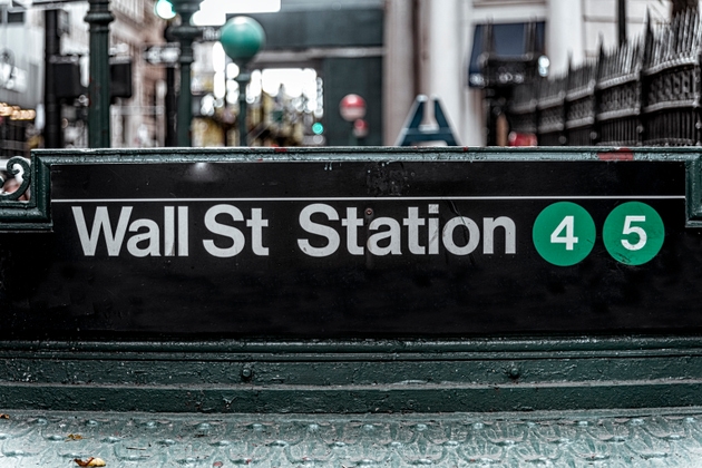 Wall Street searches for clear direction as investors assess earnings