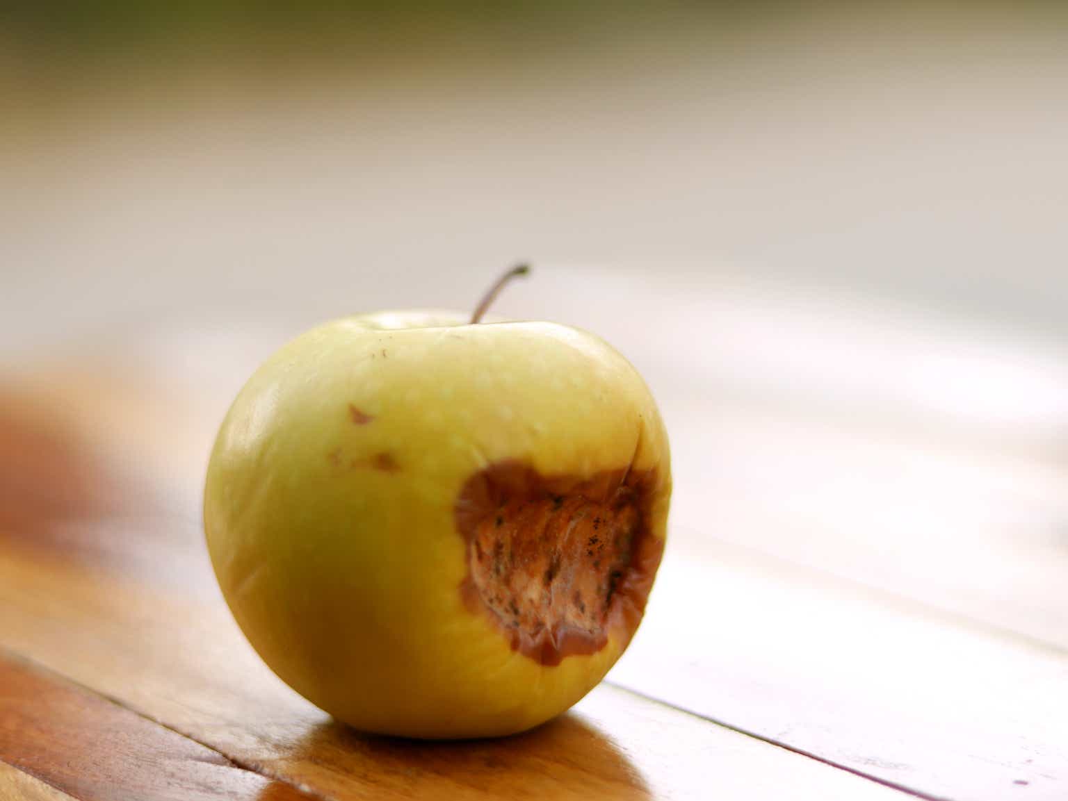 Apple: Disheartening Signals
