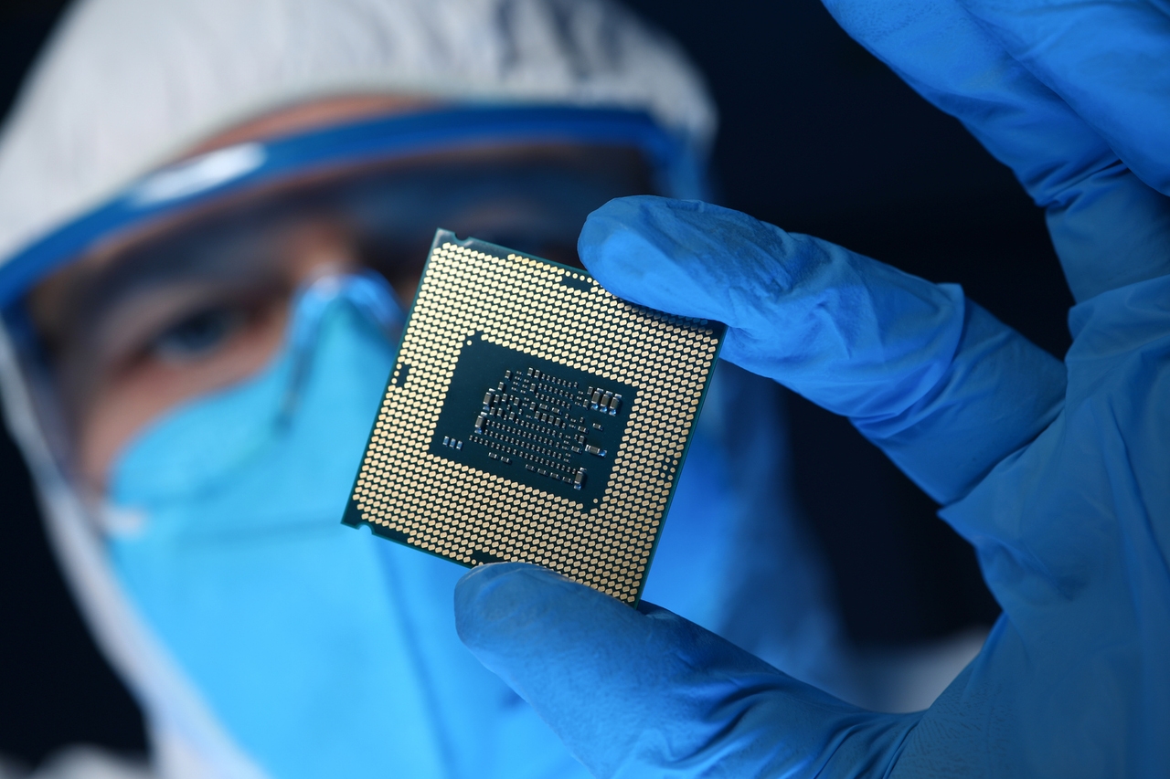 SMH Vs SMHX: Why The Next Phase Of The Semiconductor Cycle Looks ...
