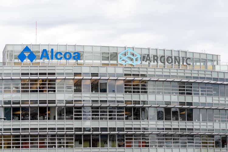 Sign of Alcoa and Arconic on the building in Pittsburgh, Pennsylvania, USA. Alcoa Corporation is an American industrial corporation.