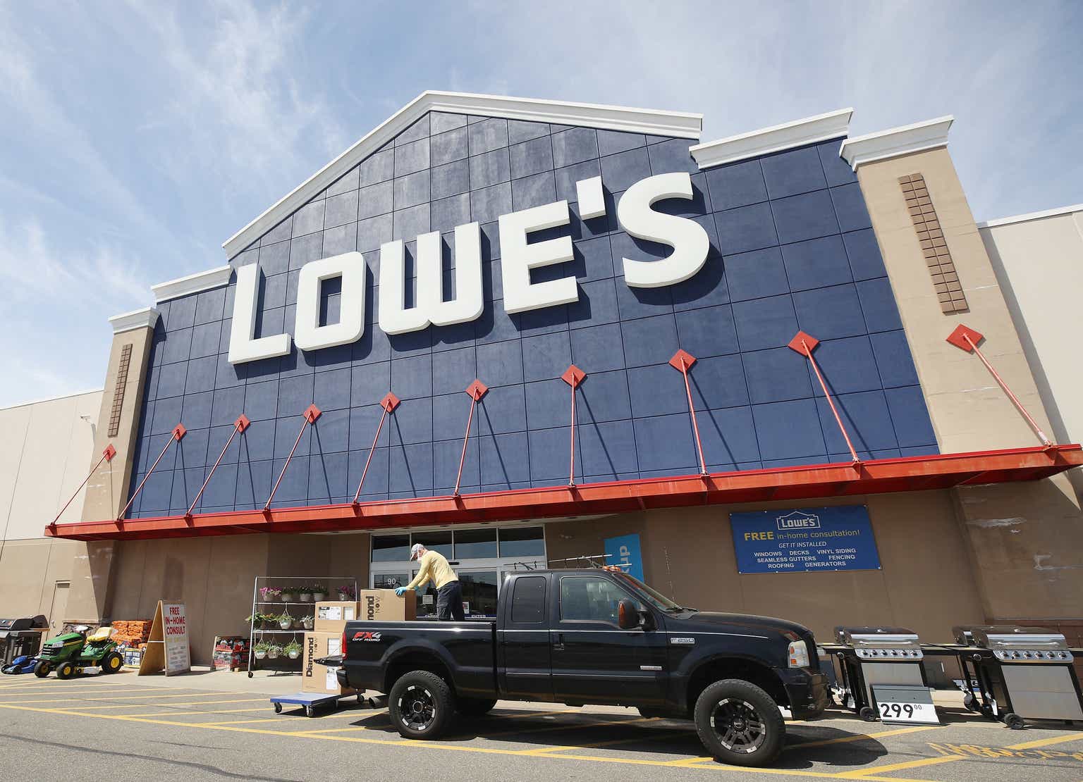 Bullish On Lowe's Stock Ahead Of Q1 Earnings (NYSELOW) Seeking Alpha