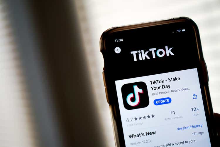 TikTok மற்றும் WeChat உடனான பரிவர்த்தனைகளைத் தவிர்த்து நிர்வாக உத்தரவுகளை டிரம்ப் பிறப்பித்துள்ளார்