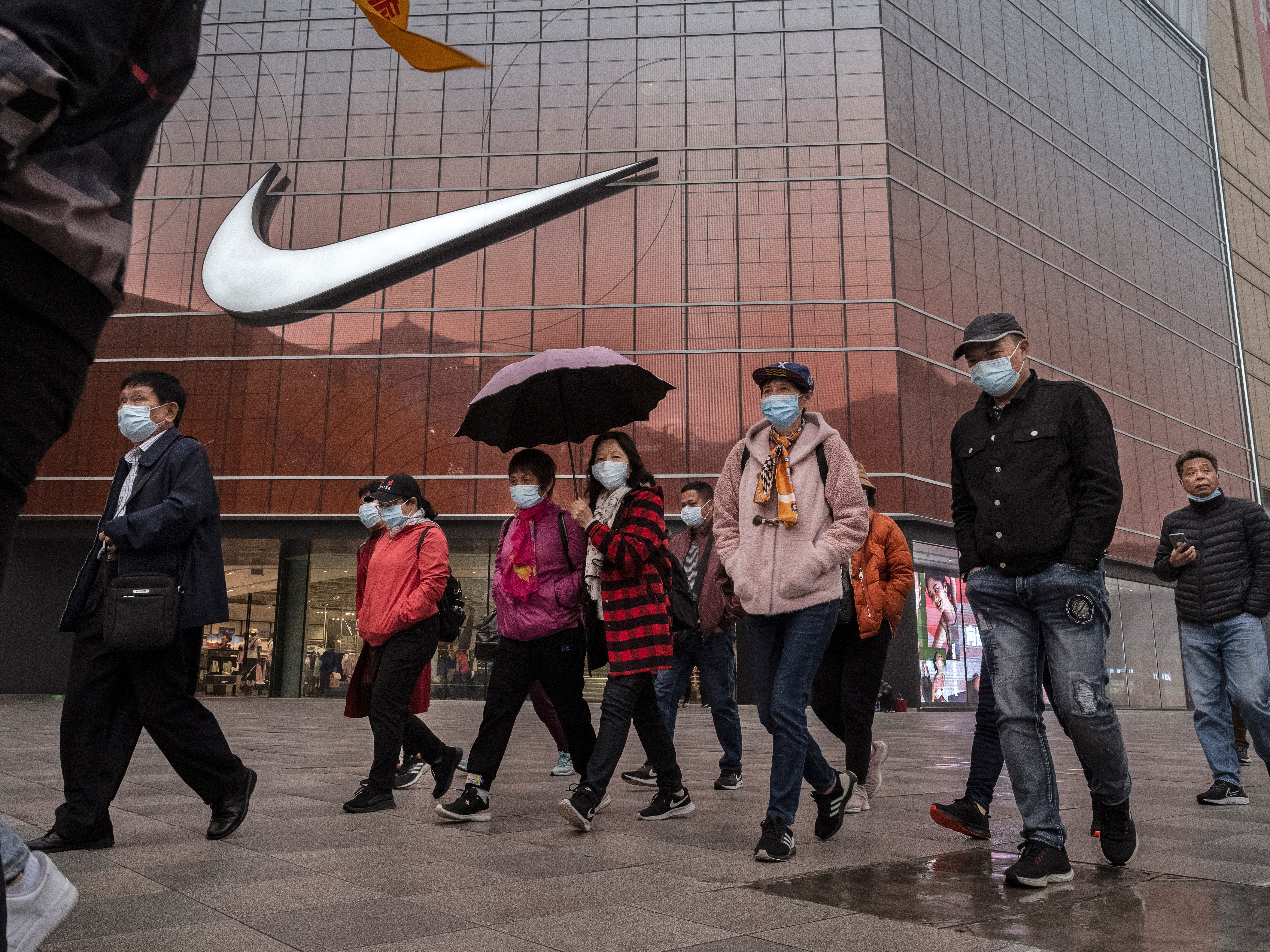 el último Etna Si Nike: 45x Earnings For Shoes And Social Justice (NYSE:NKE) | Seeking Alpha