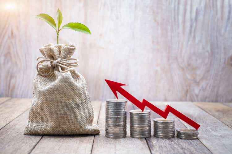 The seedlings grow in linen bags and ladders, coins where the red arrows are placed. Ideas for saving or investing for future business, saving money, growing business