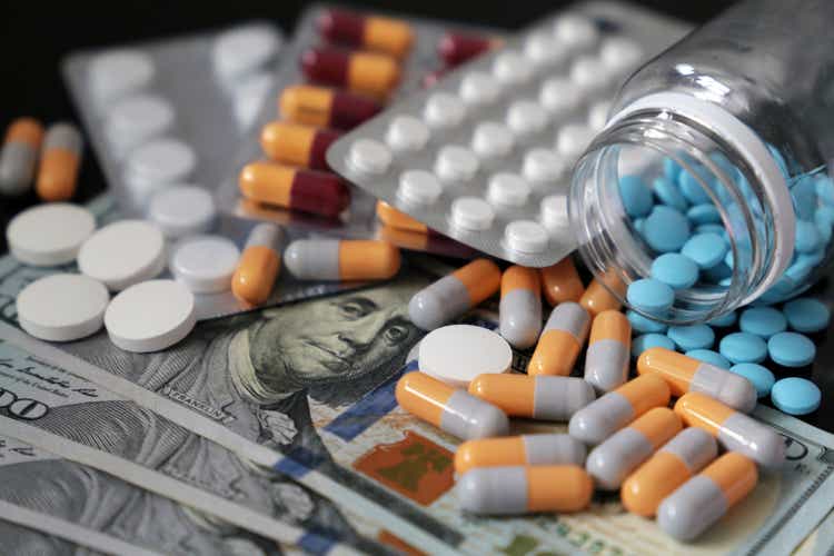 Pills and capsules on US dollar bills