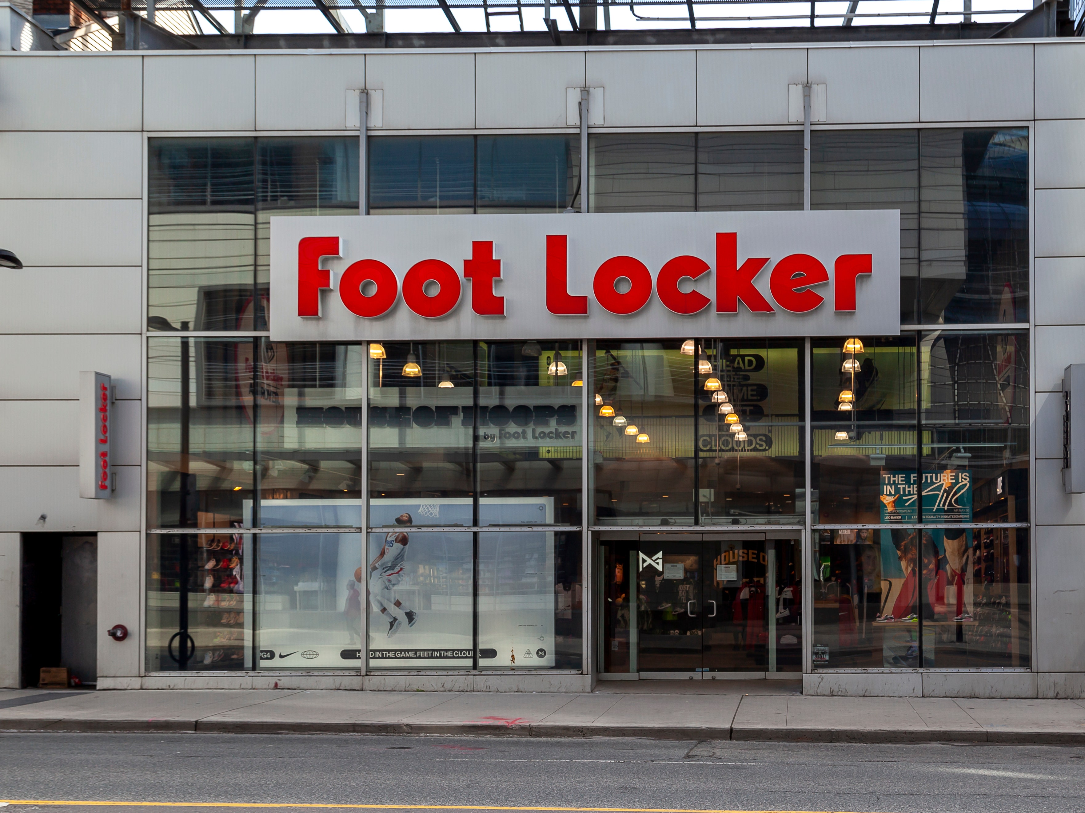Foot Locker: 10% Discount on Shoes and Apparel