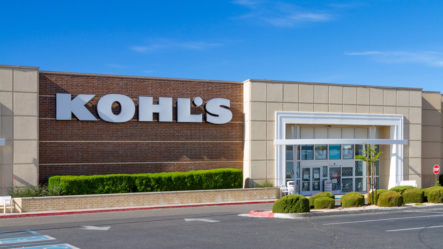 Kohl's earnings: Profits plunge more than 50% annually on weak