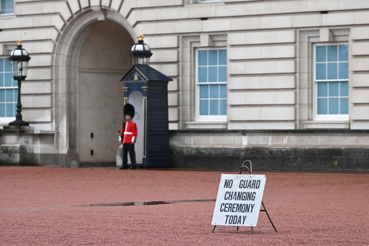 Queen Elizabeth Under "Medical Supervision"