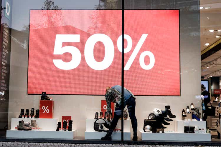 Retailers Hope For Strong Christmas Season Despite High Inflation