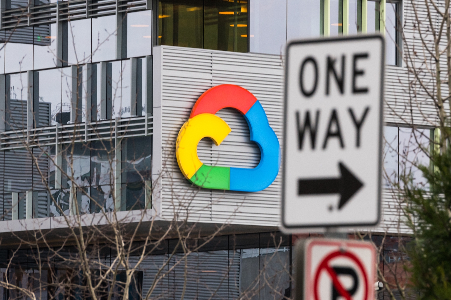 Alphabet Expands Enterprise AI Stack With Gemini