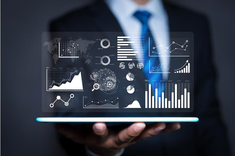 Informe de análisis de datos e indicadores clave de rendimiento en el panel de información para la estrategia empresarial y la inteligencia empresarial.