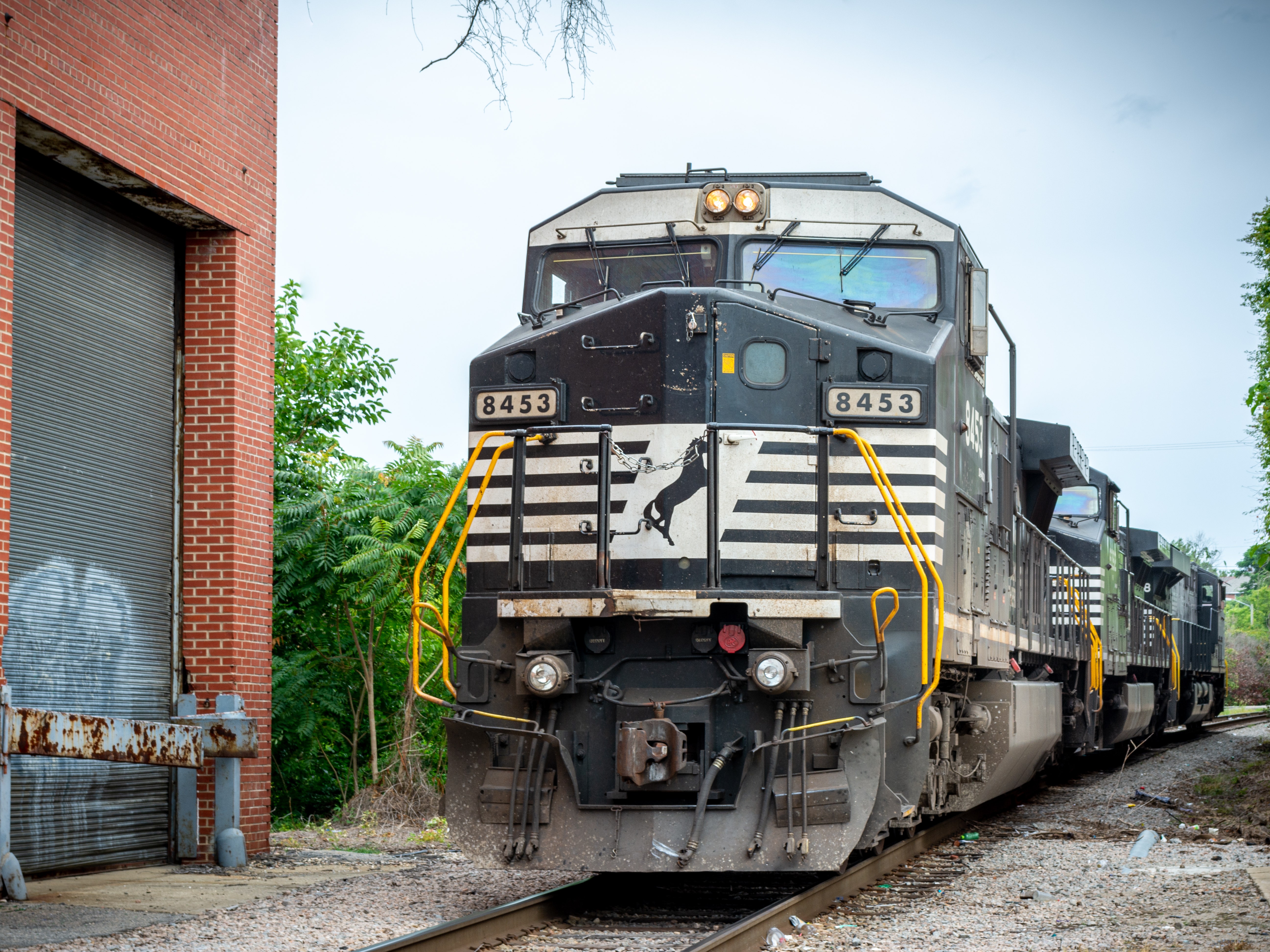 warren buffett investing in railroads in ohio