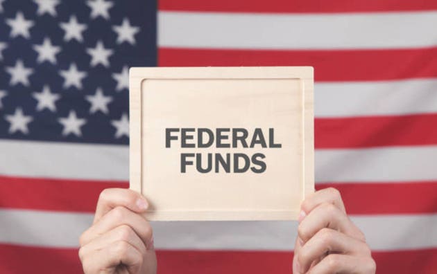 Futures na federální fondy stále počítají s dalšími zvyšováními sazeb Fed
