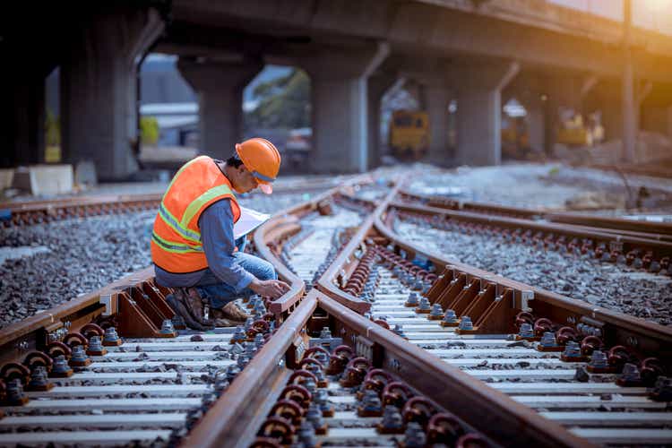 Union Pacific and UPS lead weekly declines in large-cap industrials