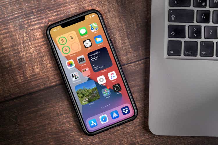 Antalya, TURQUIE - 05 septembre 2020. nouvel iphone à écran ios 14, Apple