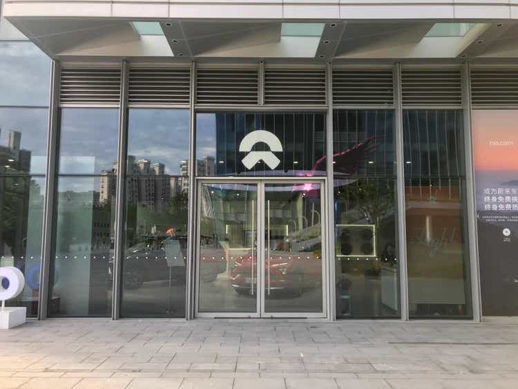 NIO logo and the Nio"s user center, NIO House