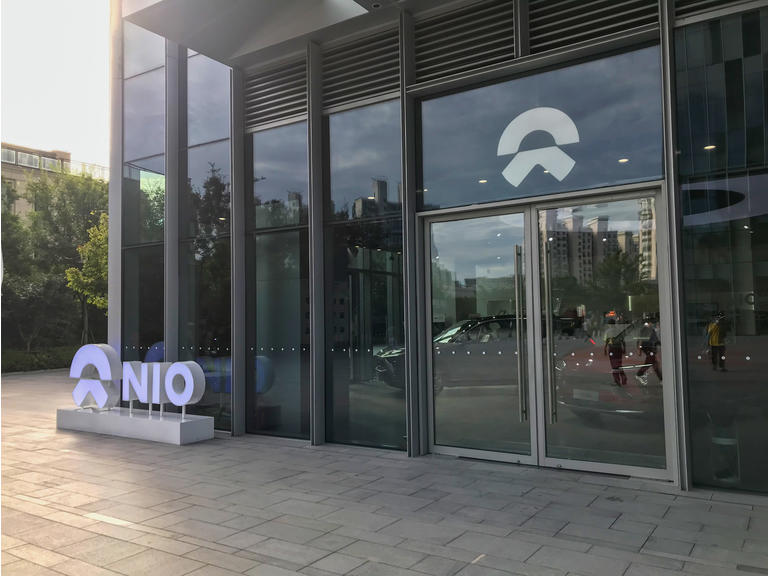 NIO logo and the Nio"s user center, NIO House