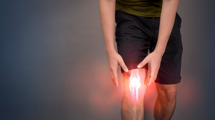 Close up man leg is pain knee pain