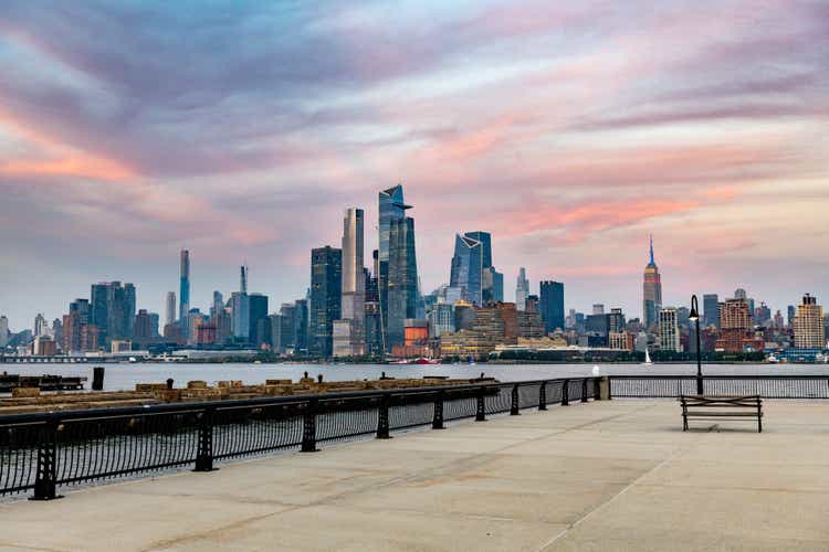 Het uitzicht van de Skyline van de Stad van New York van Hoboken van Hoboken