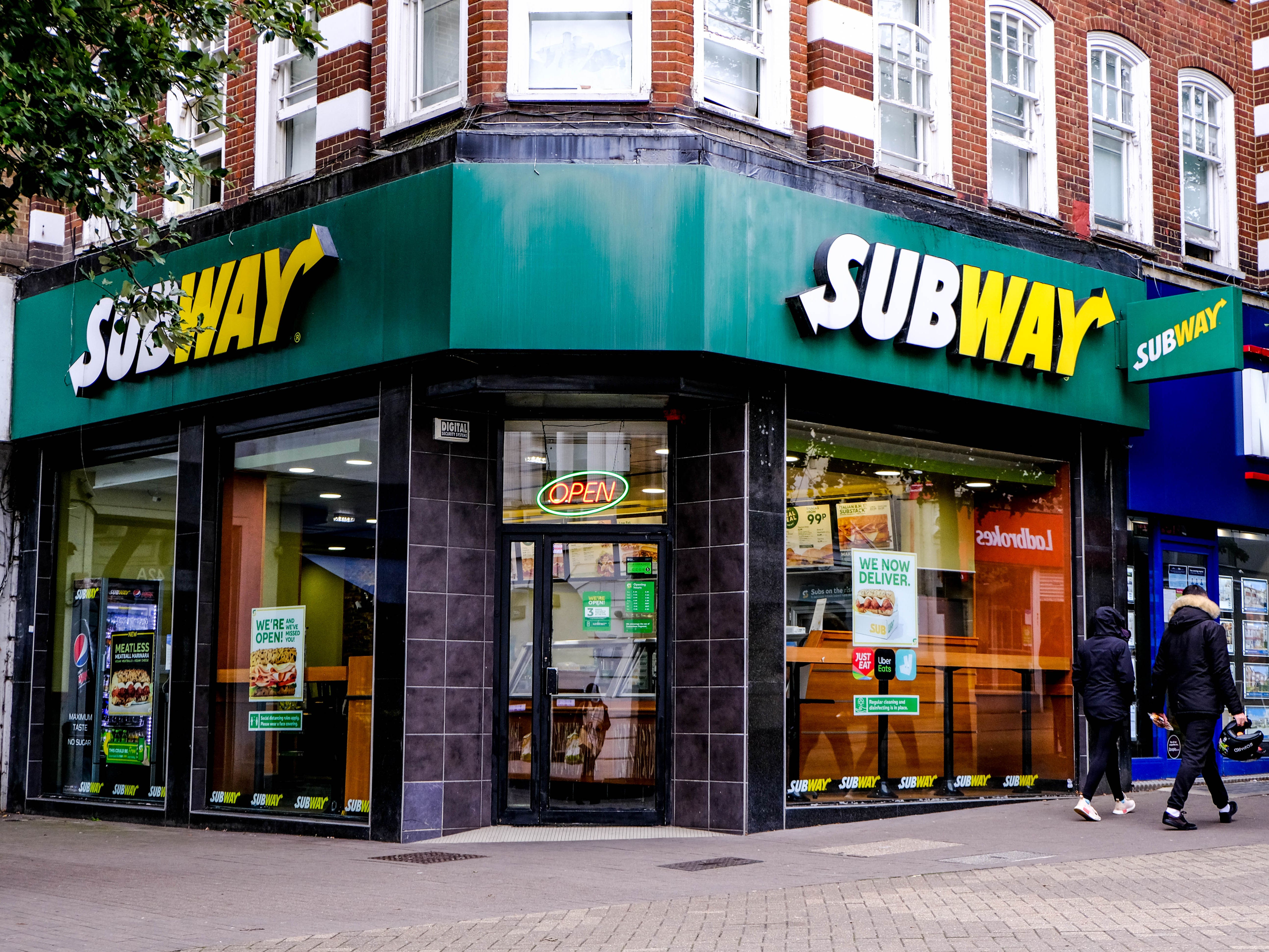 Subway abre o apetite da Roark Capital (e fica perto de ser