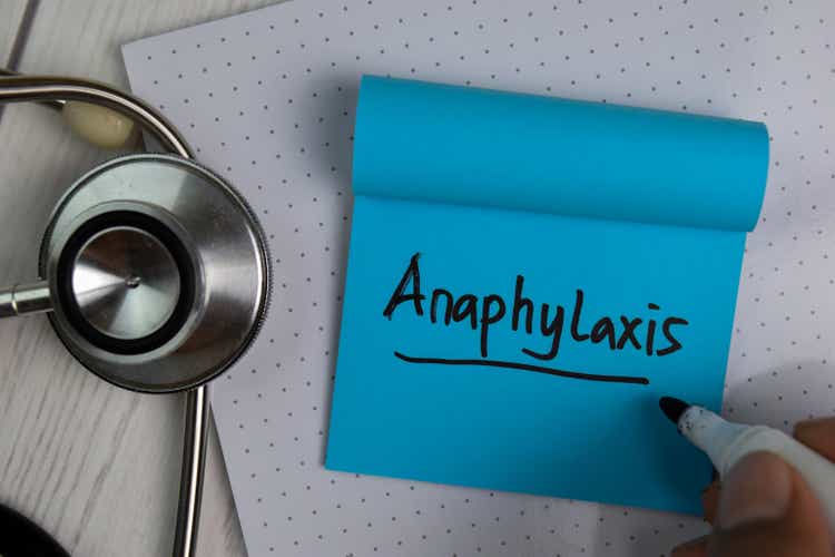 Anaphylaxis text on sticky notes with office desk. Healthcare/Medical concept