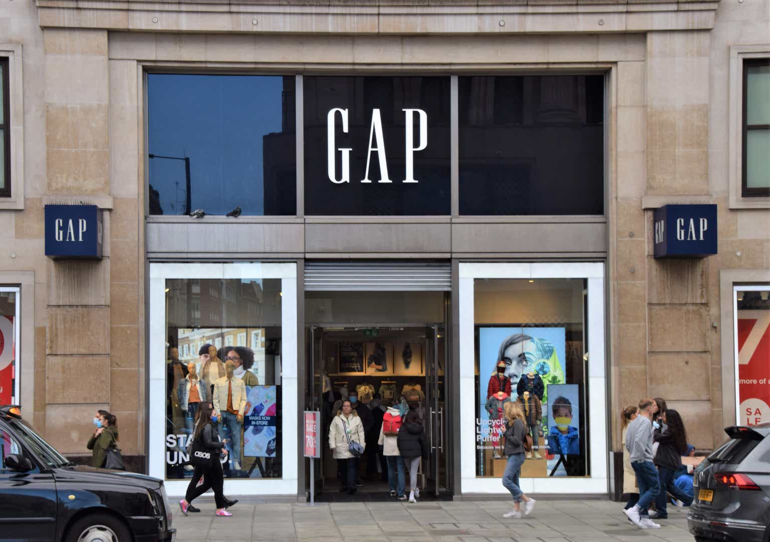 The Gap adds to gains after announcing Amazon partnership (NYSE:GPS ...