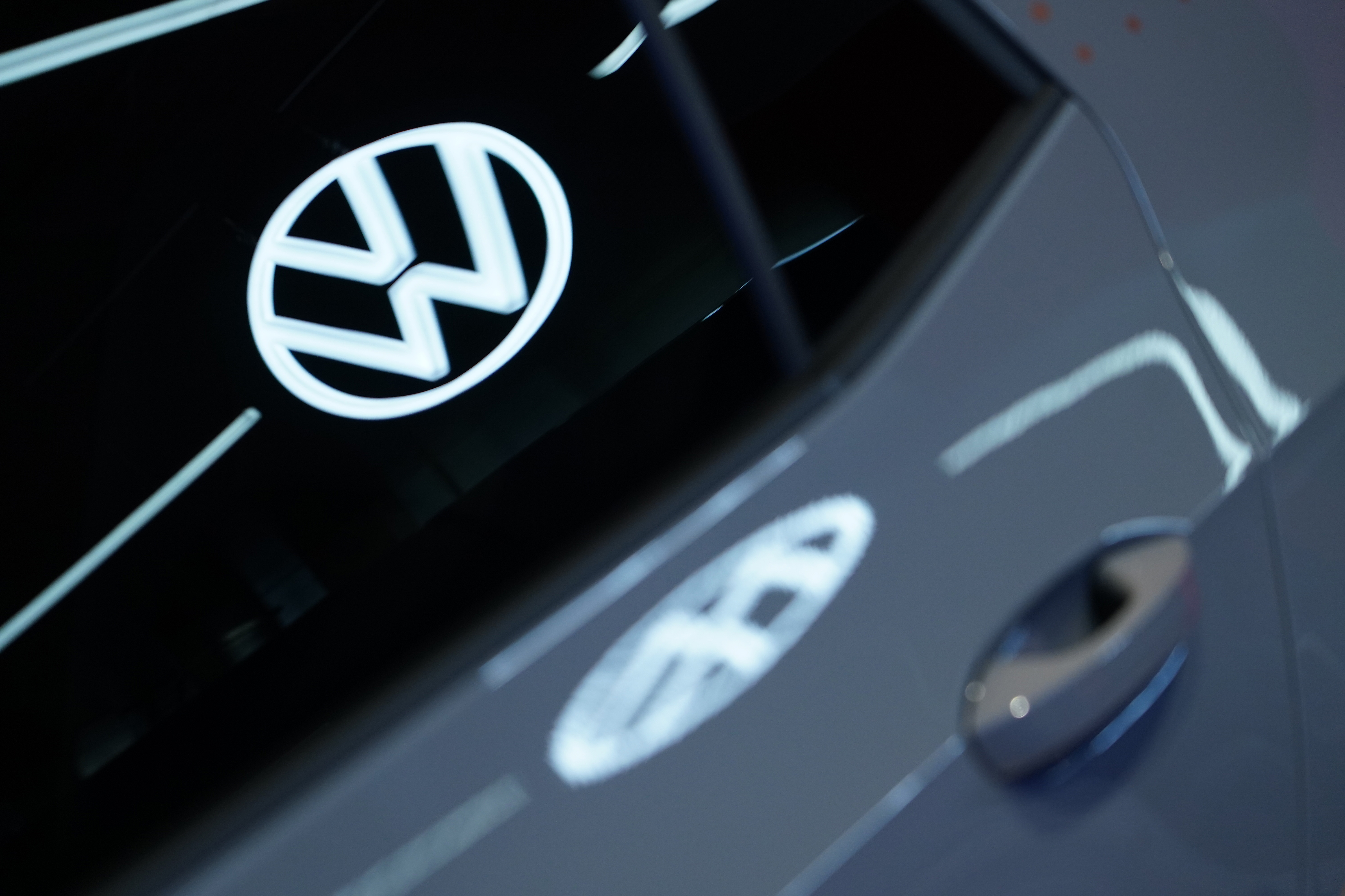seekingalpha.com - Clark Schultz - Volkswagen temporarily pulls back on electric vehicle production after demand slows