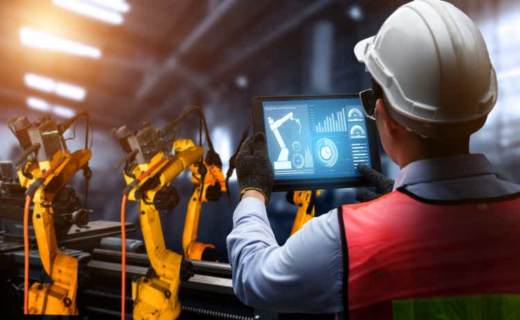 Smart industry robot arms for digital factory production technology