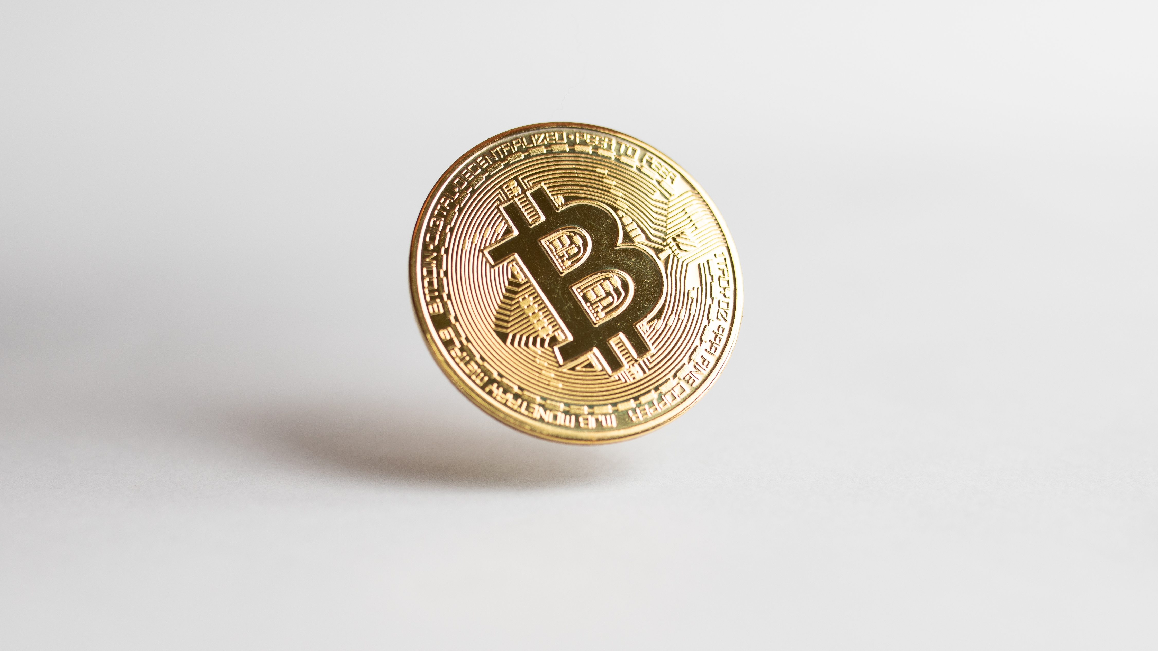 Gold and Bitcoin to coexist in central bank reserves by 2030, Deutsche Bank  says (BTC-USD:Cryptocurrency) | Seeking Alpha