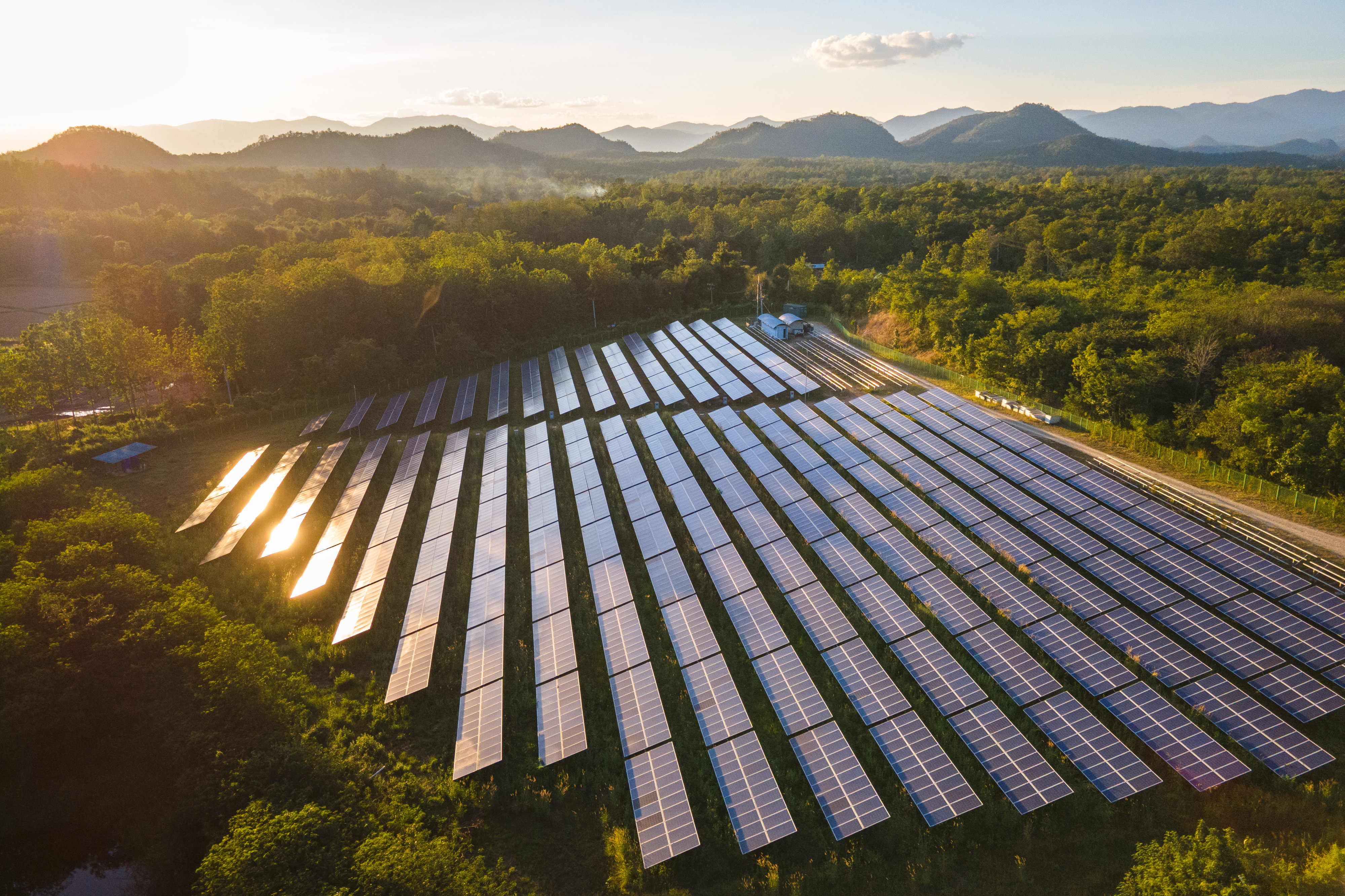 seekingalpha.com - Carl Surran - Canadian Solar rises as e-STORAGE secures Florida utility deal (CSIQ:NASDAQ)