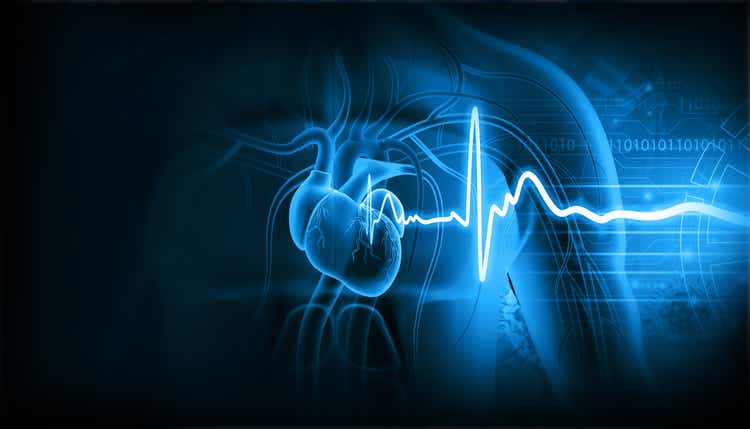 Menselijk hart met ecg grafiek