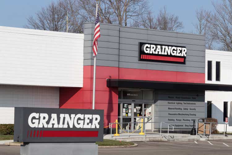 مستودع جرينجر للتوريدات الصناعية.  WW Grainger هي شركة مصنعة لأجهزة ومعدات السلامة.