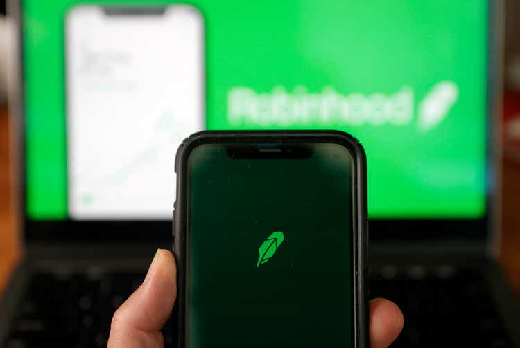 HOOD Stock Alert: Robinhood Launches in the U.K.