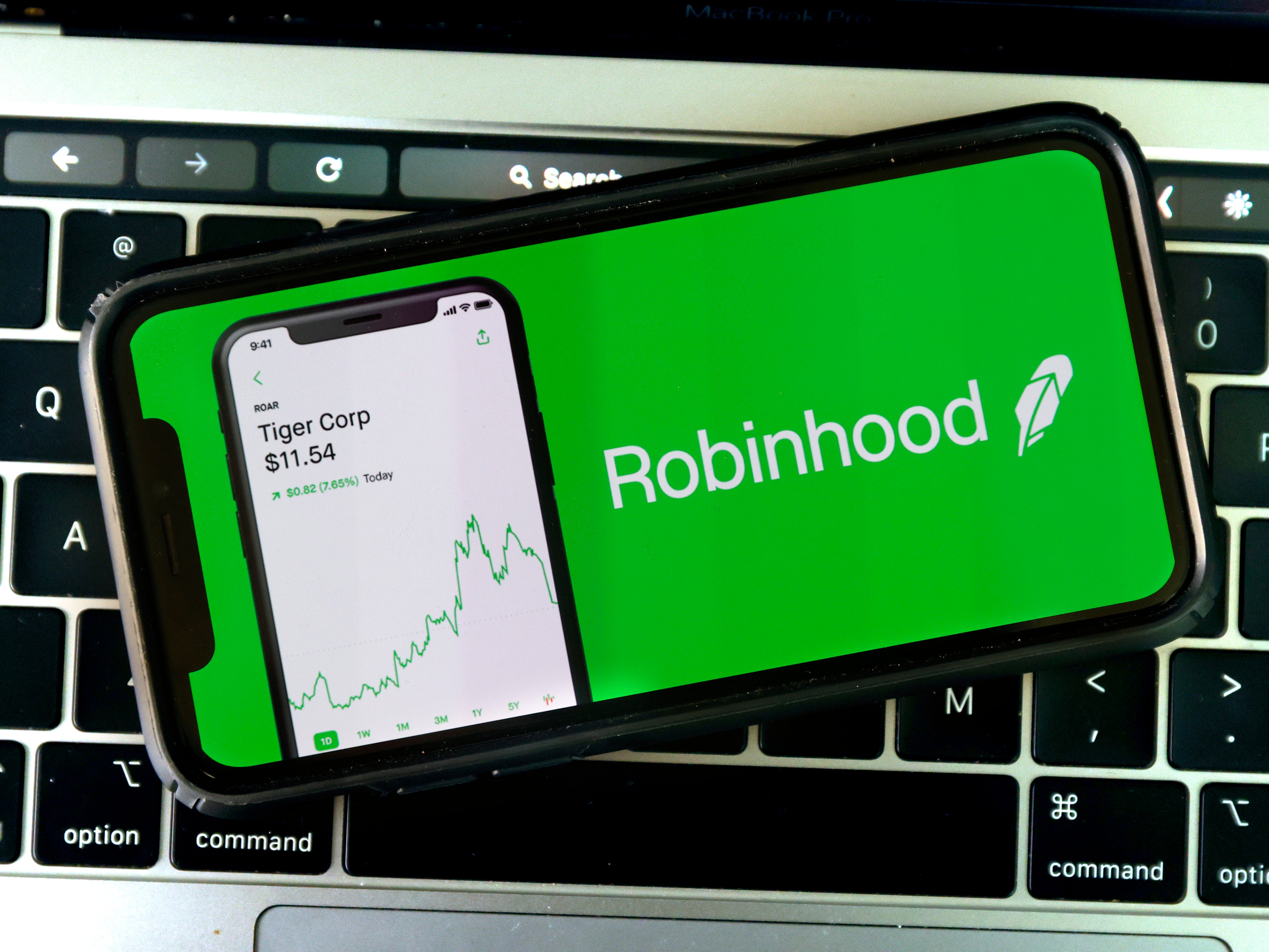 Robinhood drops 14% after reporting big declines in trading revenue