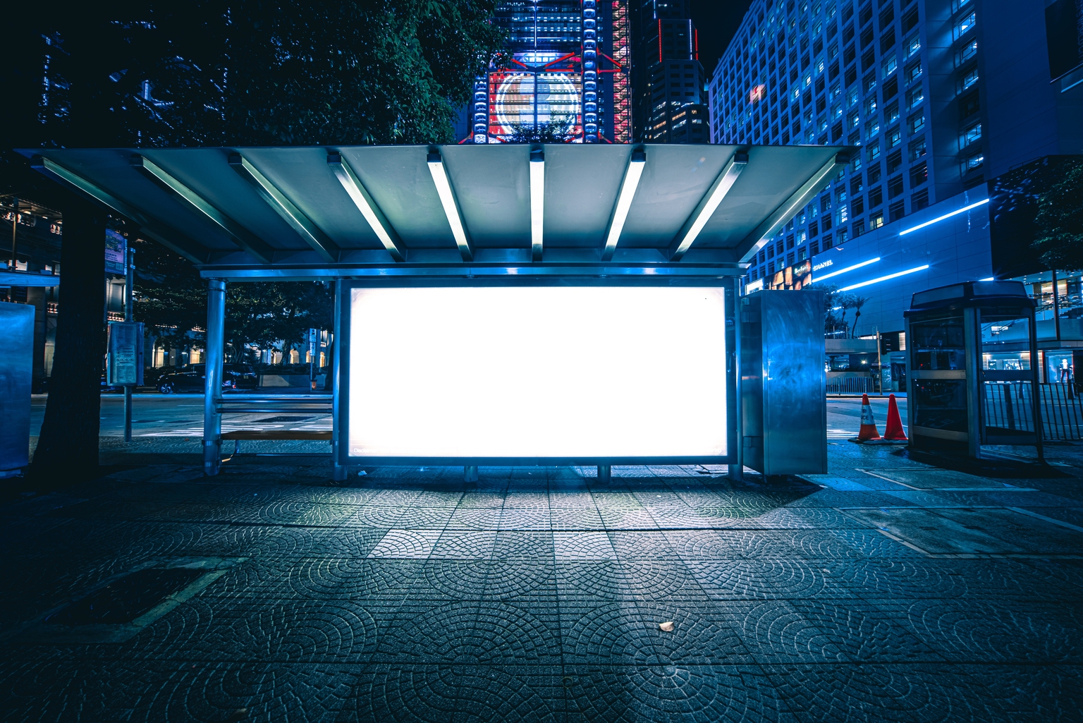 Outfront: Elevated Debt Leaves Shares Unattractive (NYSE:OUT)