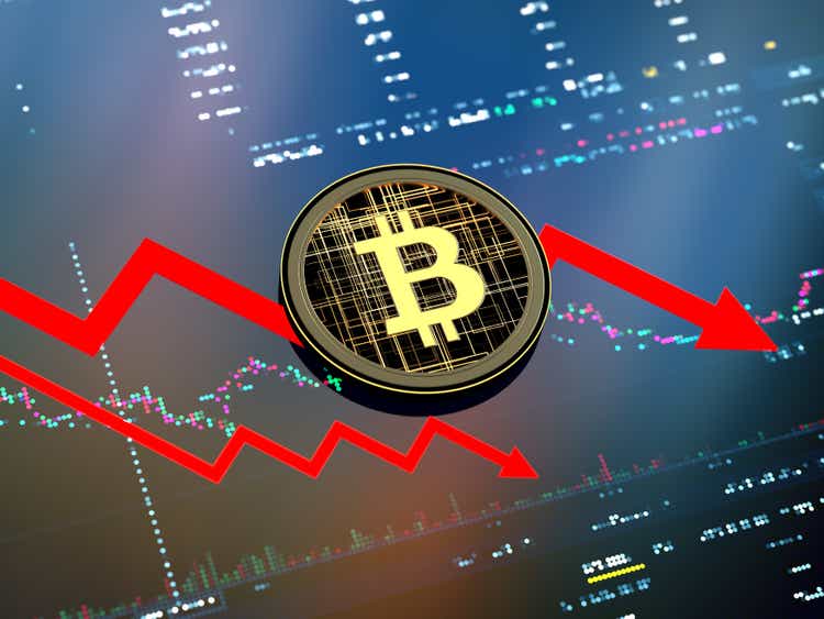 چرا بیت کوین امروز سقوط کرد؟  گمانه زنی در مورد کاهش فشارهای بانکی (BTC-USD)