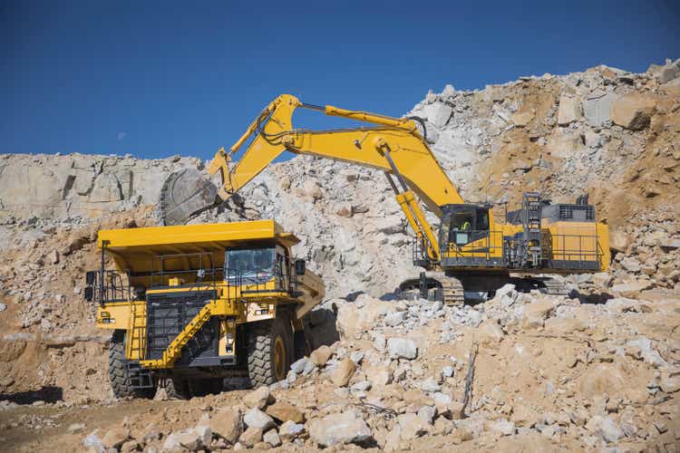 crawdler working with mining tractor