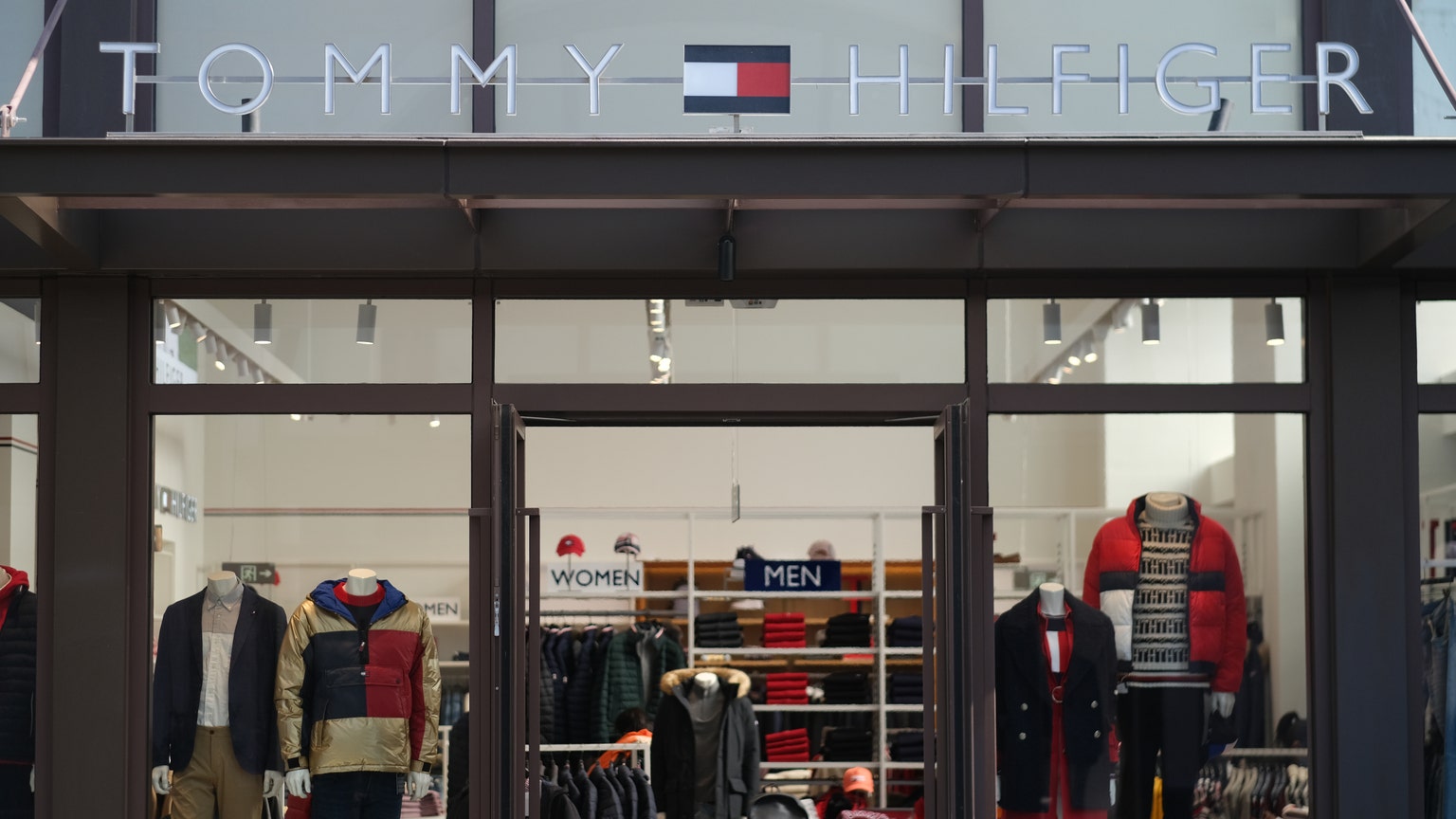 Tommy Hilfiger - 212 Outlet