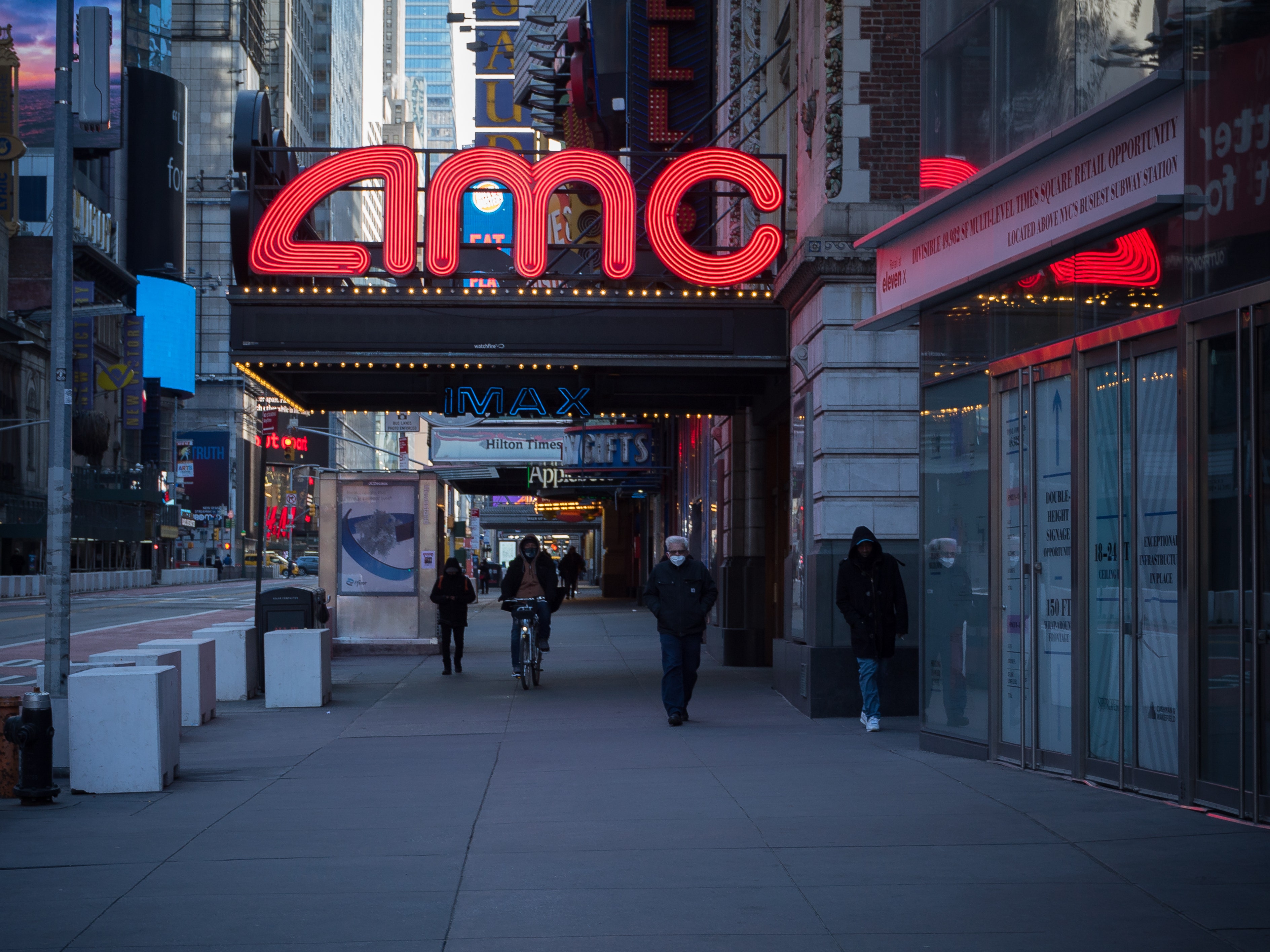 AMC Theatres Posts Best Admissions-Revenue Week in the Company's 103 Year  History - Boxoffice