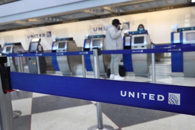 United Airlines And American Airlines Warns Of Furloughs As Travel Remains Devastated From Pandemic