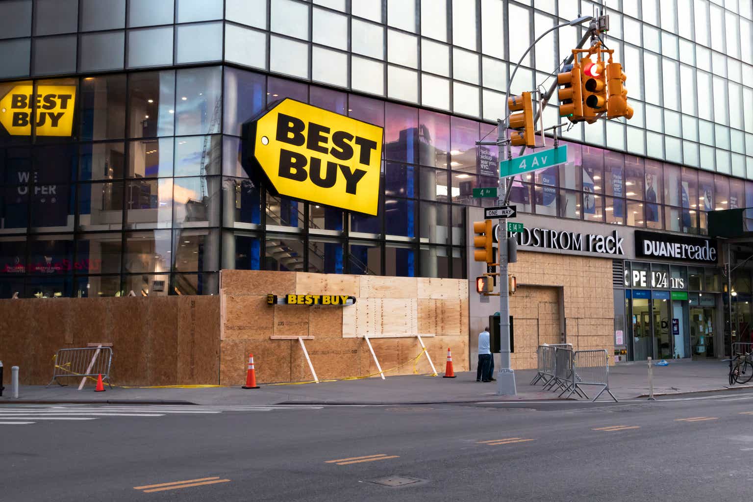 The Pros And Cons Of Investing In Best Buy Stock Now (NYSE:BBY ...