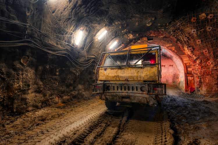 Kendaraan transportasi bawah tanah.  Peralatan transportasi khusus untuk tambang dan terowongan