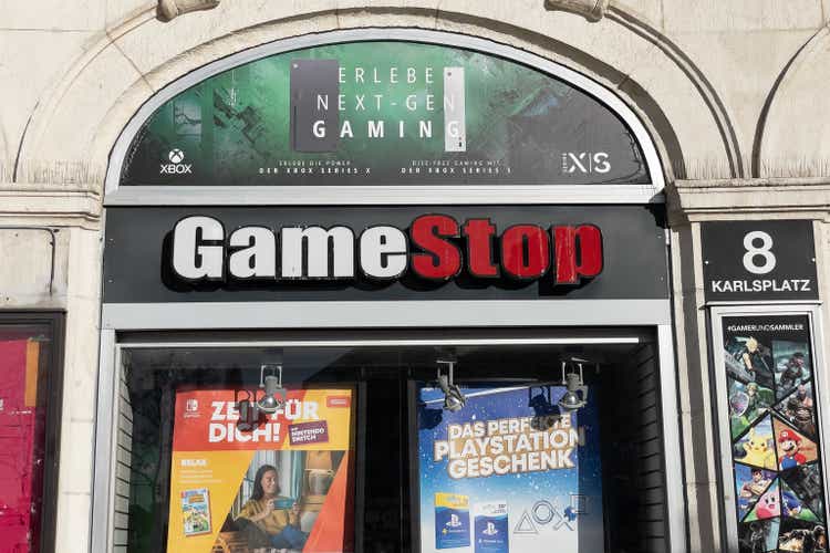 Gamestop store sign