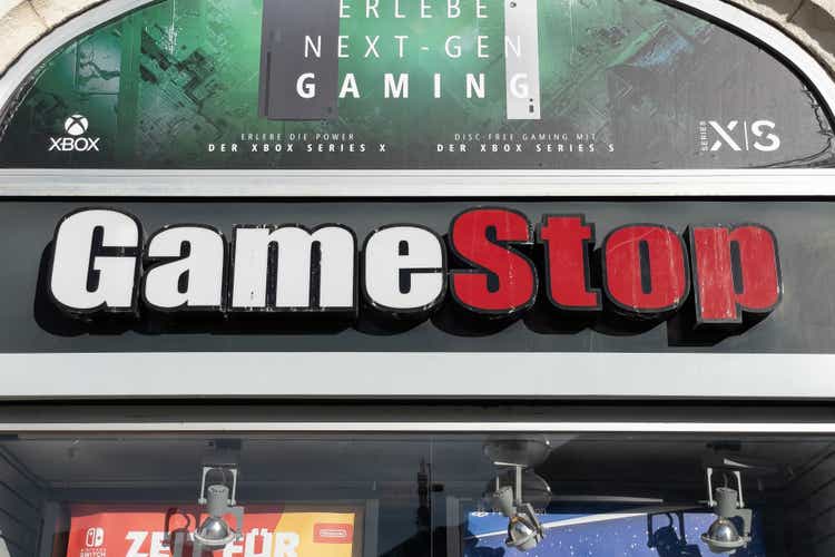 Gamestop store sign