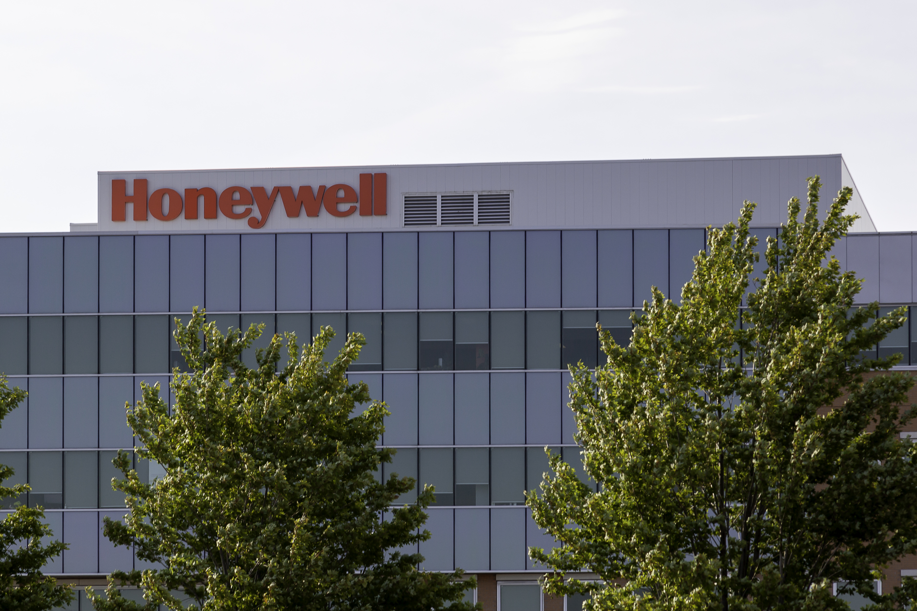 seekingalpha.com - Joshua Fineman - Honeywell stock gains on report it's weighing Quantinuum IPO at $10B valuation
