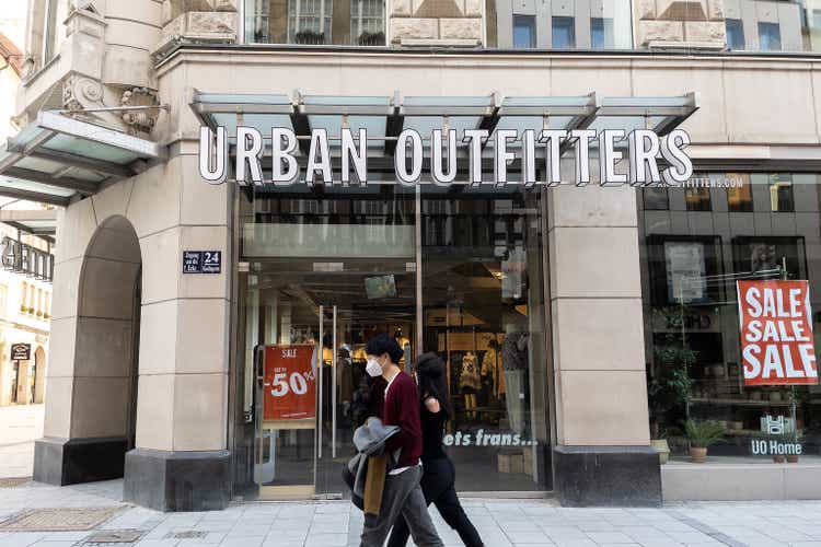 Urban Outfitters shares lose ground, Q3 guidance disappoints,sees ...