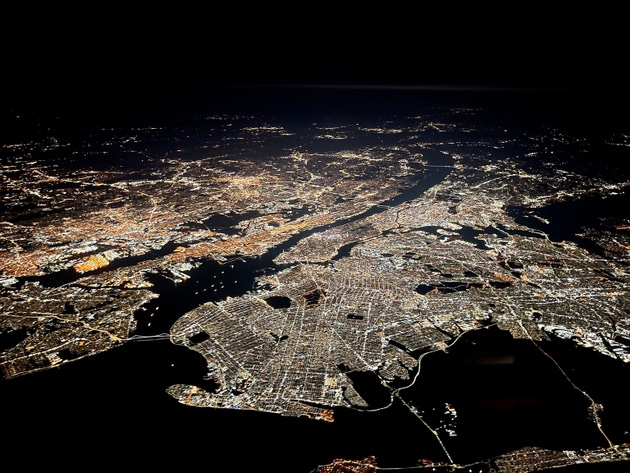 Aerial photo of nyc from the cockpit